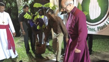 30/08 - Tree Planting - Archbishop of Canterbury